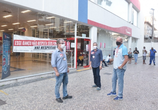 O Sindicato vai continuar mobilizando os funcionários contra a exploração e os abusos do Bradesco. Em Bonsucesso, houve paralisação pela manhã nas duas unidades do bairro