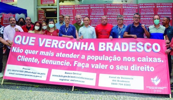 Sindicato em mais protestos contra as demissões e o fechamento de agências, cobrando o direito ao atendimento presencial para clientes e usuários