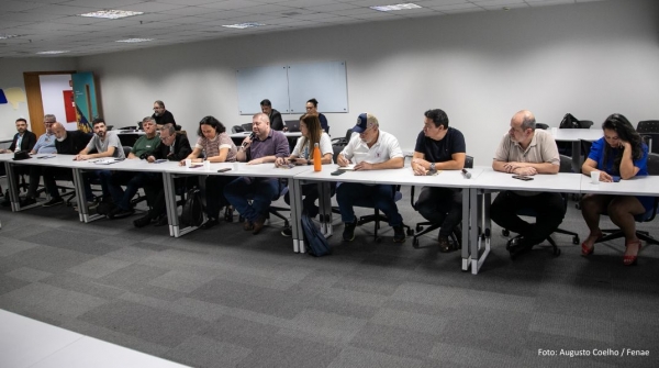 O diretor do Sindicato do Rio e representante da CEE-Caixa, Rogério Campanate (segundo à direita) na reunião com a direção do banco para tratar das demandas de caixas a tesoureiros e Saúde Caixa 