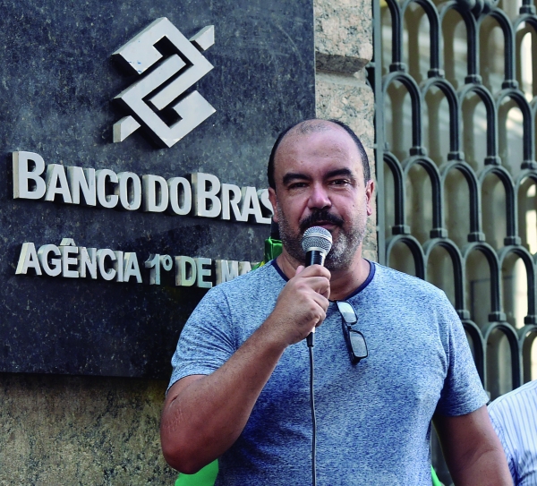 O diretor do Sindicato José Henrique criticou o projeto privatista do ministro da Economia Paulo Guedes e disse que a categoria precisa estar unida e mobilizada para defender os bancos públicos